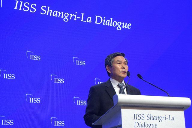 (190601) -- SINGAPORE, June 1, 2019 (Xinhua) -- South Korean Defense Minister Jeong Kyeong-doo attends the 18th Shangri-La Dialogue held in Singapore, June 1, 2019. South Korean and Japanese defense ministers and the EU high representative for security expressed optimism about the positive developments on the Korean Peninsula over the past one and a half years here on Saturday at the 18th Shangri-La Dialogue. (Xinhua\/Then Chih Wey