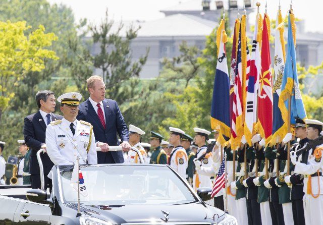 (190603) -- SEOUL, June 3, 2019 (Xinhua) -- South Korean Defense Minister Jeong Kyeong-doo holds a welcome ceremony for acting U.S. Secretary of Defense Patrick Shanahan in Seoul, South Korea, June 3, 2019. The defense chiefs of South Korea and the United States held talks in Seoul Monday over security situations on the Korean Peninsula, according to Seoul\