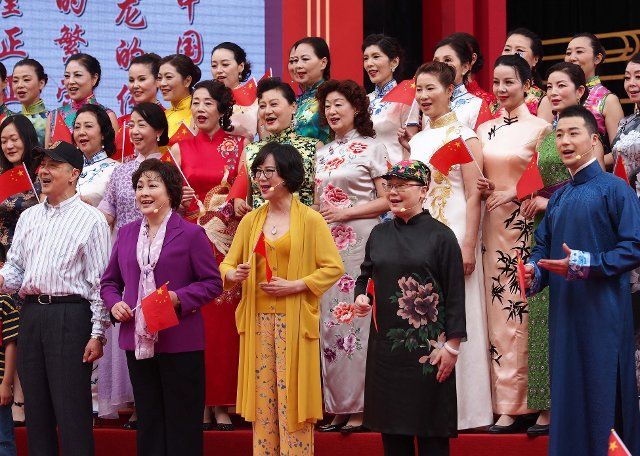 (190608) -- SHANGHAI, June 8, 2019 (Xinhua) -- Artists perform Chinese operas in Shanghai, east China, June 8, 2019. Shanghai offered public activities for people to learn national intangible cultural heritages during the Dragon Boat Festival holiday. (Xinhua\/Ren Long