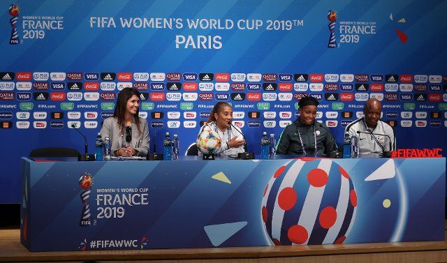 (190613) -- PARIS, June 13, 2019 (Xinhua) -- Head coach Desiree Ellis (2nd L) and goalkeeper Andile Dlamini (2nd R) of South Africa attend the official press conference one day ahead of the group B match between South Africa and China at the 2019 FIFA Women\
