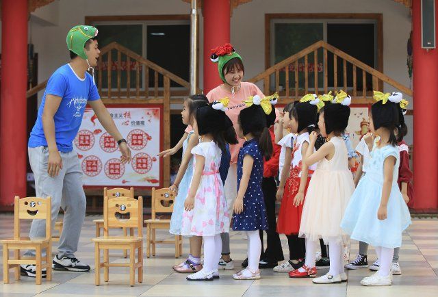 (190527) -- ZHANGJIAJIE, May 27, 2019 (Xinhua) -- Children rehearse for Children\