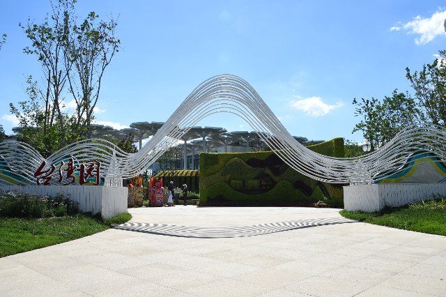 (190629) -- BEIJING, June 29, 2019 (Xinhua) -- Tourists visit the Taiwan Garden at the Beijing International Horticultural Exhibition in Beijing, capital of China, June 29, 2019. Taiwan is an island off the southeast coast of the Chinese mainland. There are abundant ecological resources and numerous scenic spots, including the Ali Mountain, a famous mountain resort and nature reserve, the Sun Moon Lake, the biggest freshwater lake on the island, Kenting, surrounded by water on three sides at the southernmost end of Taiwan, the Yehliu Geopark, famous for its sea-erosion landscape on the north coast of Taiwan, and the Lanyu island, an island covering an area of 45 square kilometers in southeast Taiwan. On June 29, the ongoing Beijing International Horticultural Exhibition ushered in "Taiwan Day" event. The Taiwan Garden at the Beijing International Horticultural Exhibition covers 2,000 square meters, with six sections featuring the island region\
