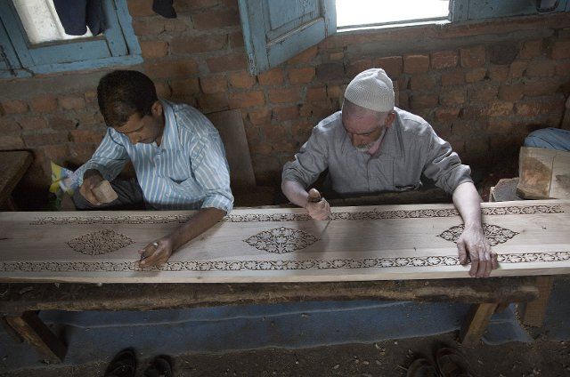 (190701) -- SRINAGAR, July 1, 2019 (Xinhua) -- Kashmiri artisans carve walnut woods at a carving factory in Harnag village of Anantnag district, about 55 km south of Srinagar city, the summer capital of Indian-controlled Kashmir, July 1, 2019. (Xinhua\/Javed Dar)