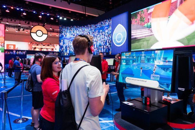 (190614) -- LOS ANGELES, June 14, 2019 (Xinhua) -- Visitors play video games at the Electronic Entertainment Expo (E3) at the Los Angeles Convention Center in western U.S. state of California, June 13, 2019. The annual 3-day show, which kicked off Tuesday, organized by the Entertainment Software Association (ESA), expects at least 60,000 attendees, 300 exhibitors and thousands of products on display. (Xinhua\/Qian Weizhong