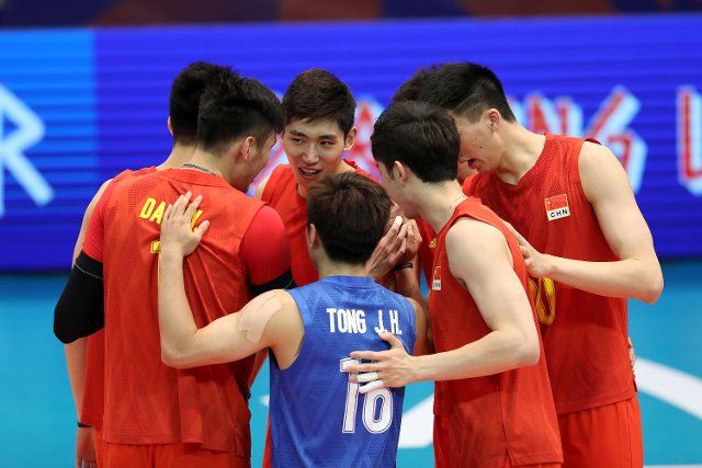 (190615) -- GONDOMAR, June 15, 2019 (Xinhua) -- Players of China celebrate during the FIVB Volleyball Nations League match between Portugal and China in Gondomar, Portugal, on June 14, 2019. Portugal won 3-0. (Xinhua\/Pedro Fiuza