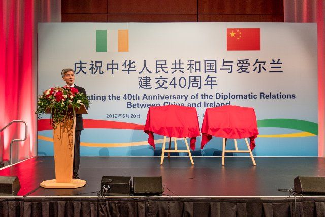 (190621) -- DUBLIN, June 21, 2019 (Xinhua) -- Chinese ambassador to Ireland He Xiangdong speaks at a reception in Dublin, Ireland, June 20, 2019. A reception was held here by the Chinese embassy in Ireland on Thursday to mark the 40th anniversary of the diplomatic relations between China and Ireland. (Xinhua)