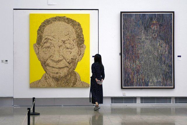 (190713) -- HANGZHOU, July 13, 2019 (Xinhua) -- A visitor views a portrait of Yuan Longping, prestigious pioneer of hybrid rice, displayed during the 14th Art Exhibition of Zhejiang Province held at Zhejiang Art Museum in Hangzhou, capital of east China\