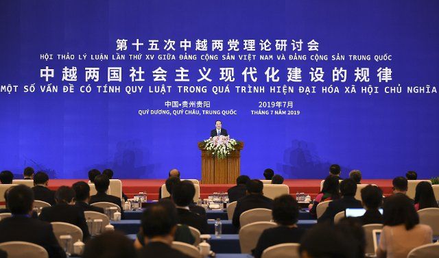 (190721) -- GUIYANG, July 21, 2019 (Xinhua) -- Huang Kunming, a member of the Political Bureau of the Communist Party of China (CPC) Central Committee, a member of the Secretariat of the CPC Central Committee and head of the Publicity Department of the CPC Central Committee, delivers a keynote speech at the fifteenth theory seminar between the CPC and the Communist Party of Vietnam (CPV) in Guiyang, capital of southwest China\