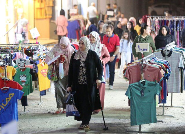 (190809) -- BAGHDAD, Aug. 9, 2019 (Xinhua) -- Iraqi people shop clothes in preparation for the upcoming Eid al-Adha festival in Baghdad, Iraq, on Aug. 9, 2019. (Xinhua\/Khalil Dawood