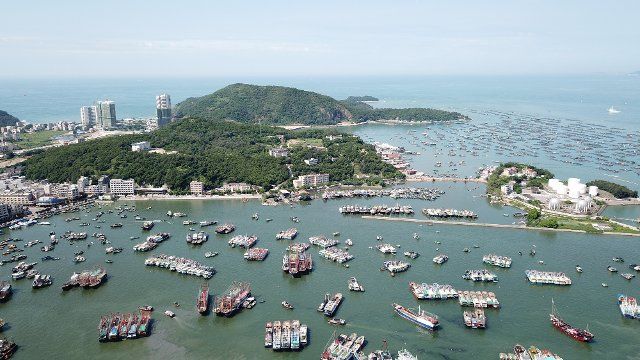(190816) -- YANGJIANG, Aug. 16, 2019 (Xinhua) -- Aerial photo taken on Aug. 16, 2019 shows fishing boats preparing to leave the port of Hailing Island in Yangjiang City, south China\