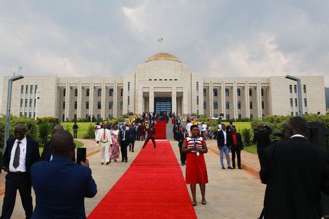 (190928) -- BUJUMBURA, Sept. 28, 2019 (Xinhua) -- Photo taken on Sept. 27, 2019 shows the exterior of the China-aided state house in Bujumbura, Burundi. The complex with a total construction area of about 10,000 square meters is located in the northeast of Bujumbura, some 9 km from the city center. It consists of the president\