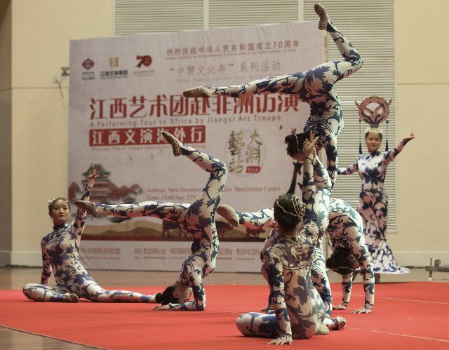 (190928) -- LUSAKA, Sept. 28, 2019 (Xinhua) -- Performers of Jiangxi Art Troupe stage an acrobatic show to celebrate the 70th anniversary of the founding of the People\