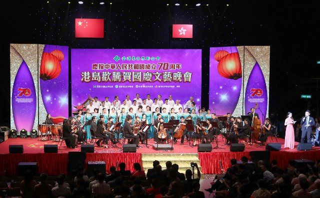 (190928) -- HONG KONG, Sept. 28, 2019 (Xinhua) -- Artists perform on stage during a gala in celebration of the 70th anniversary of the founding of the People\