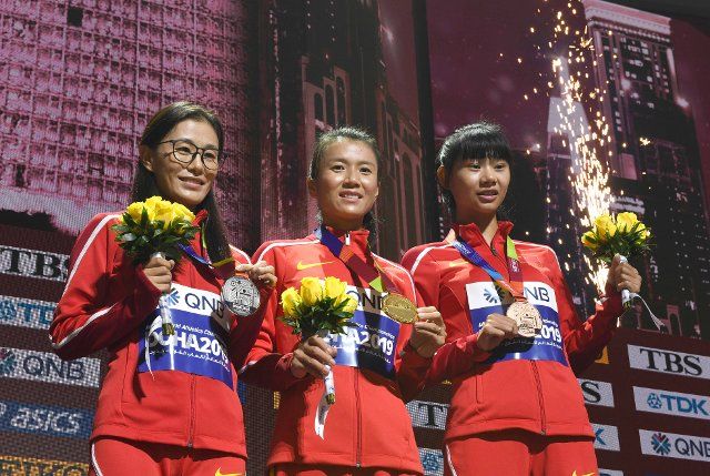 (190930) -- DOHA, Sept. 30, 2019 (Xinhua) -- Gold medalist Liu Hong (C) of China, silver medalist Qieyang Shenjie (L) of China and bronze medalist Yang Liujing of China pose for photos at the awarding ceremony of women\