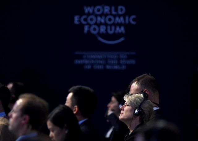 (200121) -- DAVOS, Jan. 21, 2020 (Xinhua) -- Guests listen to a speech during the World Economic Forum (WEF) annual meeting in Davos, Switzerland, Jan. 21, 2020. The WEF annual meeting opened here Tuesday with a focus on renewing the concept of stakeholder capitalism to overcome income inequality, societal division and the climate crisis. Themed "Stakeholders for a Cohesive and Sustainable World," the meeting convened around 3,000 participants from over 100 countries and regions. (Xinhua\/Guo Chen