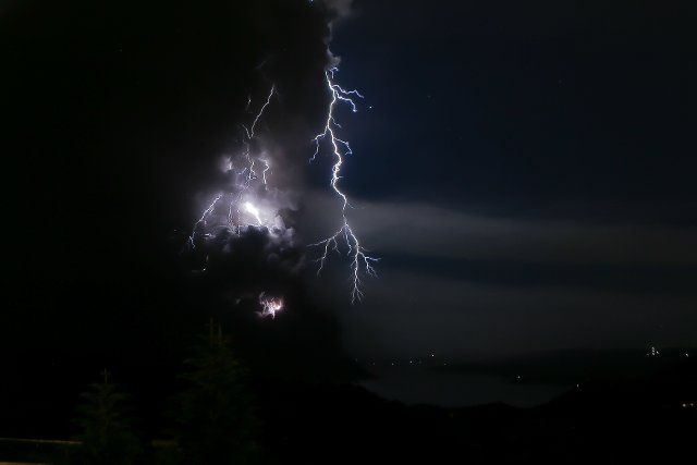 (200112) -- BATANGAS, Jan. 12, 2020 (Xinhua) -- Volcanic lightning lights up the sky as the Taal Volcano erupts in the Philippines, Jan. 12, 2020. The Philippine Institute of Volcanology and Seismology (PHIVOLCS) has raised the alert level to 3 over Taal Volcano after it rumbled back to life and spewed a column of ash one kilometer into the sky on Sunday. (Xinhua\/Rouelle Umali