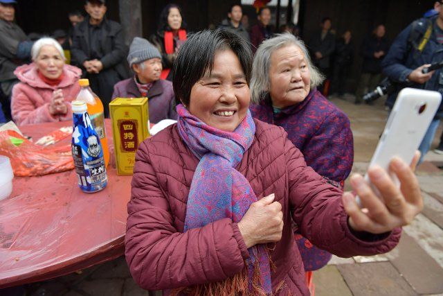 (200112) -- NANCHANG, Jan. 12, 2020 (Xinhua) -- Aged villagers attend a feast at Wujia Village of Gangshang Town in Nanchang, east China\