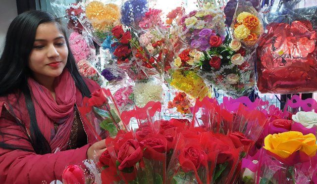 (200211) -- KATHMANDU, Feb. 11, 2020 (Xinhua) -- A vendor arranges flowers ahead of Valentine\
