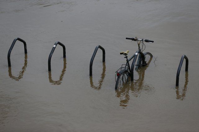 (200217) -- YORK, Feb. 17, 2020 (Xinhua) -- Photo taken on Feb. 17, 2020 shows a bicycle submerged in floodwater at Lendal Bridge in York, Britain. (Photo by Craig Brough\/Xinhua)