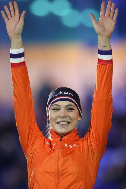 (200308) -- HEERENVEEN, March 8, 2020 (Xinhua) -- Jutta Leerdam of the Netherlands celebrates at the victory ceremony of the Ladies\