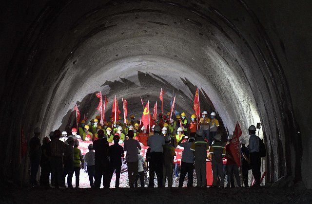 (200420) -- JINGHONG, April 20, 2020 (Xinhua) -- Constructors cheer for the breakthrough of the Jingkuan No. 2 Tunnel in Jinghong City, southwest China\