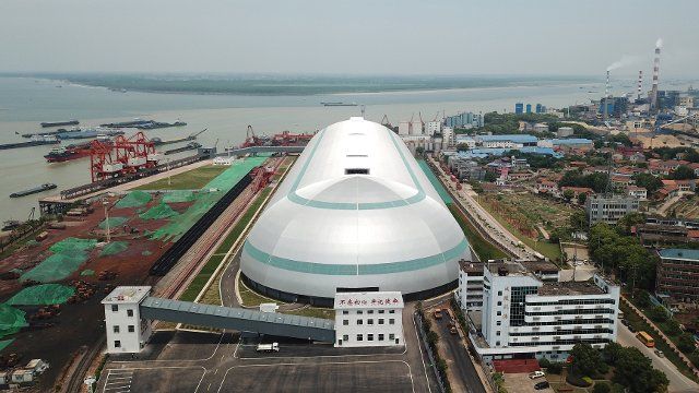 (200425) -- BEIJING, April 26, 2020 (Xinhua) -- Aerial photo taken on April 25, 2020 shows a capsule-shaped bulk cargo warehouse in Yueyang, central China\