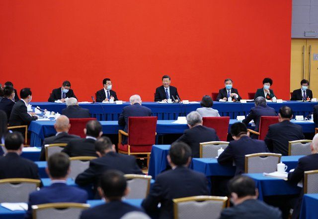 (200523) -- BEIJING, May 23, 2020 (Xinhua) -- Chinese President Xi Jinping, also general secretary of the Communist Party of China (CPC) Central Committee and chairman of the Central Military Commission, visits national political advisors from the economic sector attending a joint panel discussion at the third session of the 13th National Committee of the Chinese People\