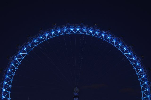 (200501) -- LONDON, May 1, 2020 (Xinhua) -- The London Eye is illuminated in blue to mark the weekly "Clap for Our Carers" in London, Britain, April 30, 2020. (Photo by Tim Ireland\/Xinhua