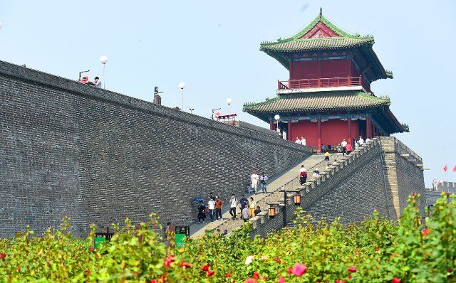 (200501) -- SHIJIAZHUANG, May 1, 2020 (Xinhua) -- Tourists visit Zhengding ancient town in Shijiazhuang, north China\