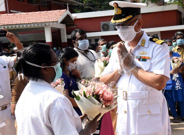 (200503) -- KOCHI, May 3, 2020 (Xinhua) -- An Indian naval officer shows respect and gratitude to the medical staff who fight against COVID-19 pandemic at a hospital in Kochi, India, May 3, 2020. (Str\/Xinhua)