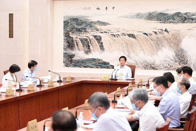 (200619) -- BEIJING, June 19, 2020 (Xinhua) -- Li Zhanshu, chairman of the National People\