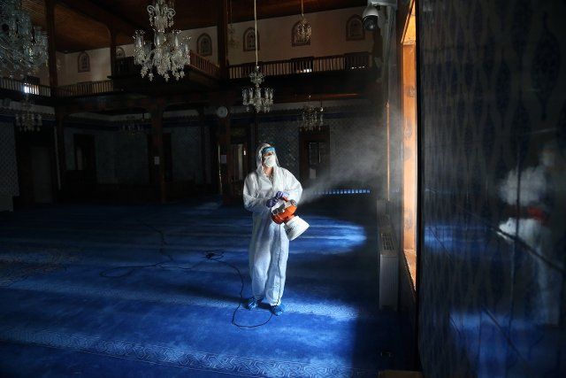 (200529) -- BEIJING, May 29, 2020 (Xinhua) -- A worker disinfects a mosque in Ankara, Turkey, on May 28, 2020. The death toll from the COVID-19 in Turkey has climbed to 4,461 and the number of confirmed cases totaled 160,979, according to the latest figures announced by the Health Ministry on Thursday. (Photo by Mustafa Kaya\/Xinhua