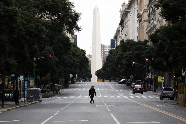 (200713) -- BUENOS AIRES, July 13, 2020 (Xinhua) -- A man walks on a street in Buenos Aries, Argentina, on July 12, 2020. Argentina\