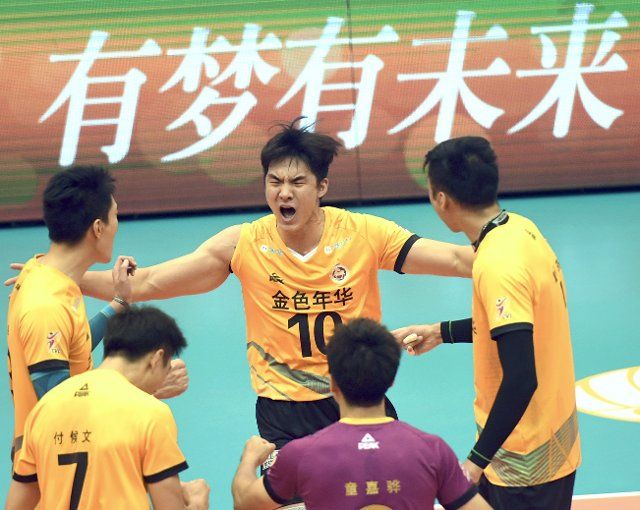 (200829) -- QINHUANGDAO, Aug. 29, 2020 (Xinhua) -- Wu Pengzhi (C) of Shanghai celebrates a score with teammates during the semifinal between Shanghai and Shandong at the 2019\/2020 Chinese men\