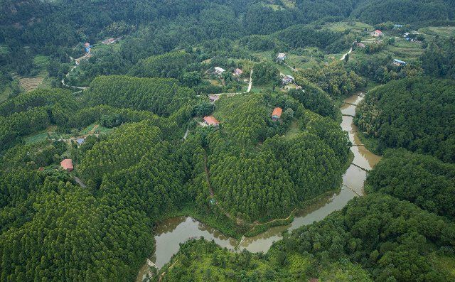(200926) -- WEIYUAN, Sept. 26, 2020 (Xinhua) -- Aerial photo taken on Sept. 25, 2020 shows a scenery in Weiyuan County, southwest China\