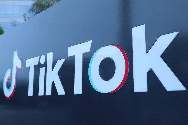 (200928) -- CULVER, Sept. 28, 2020 (Xinhua) -- Photo taken on Aug. 21, 2020 shows a logo of the video-sharing social networking company TikTok\