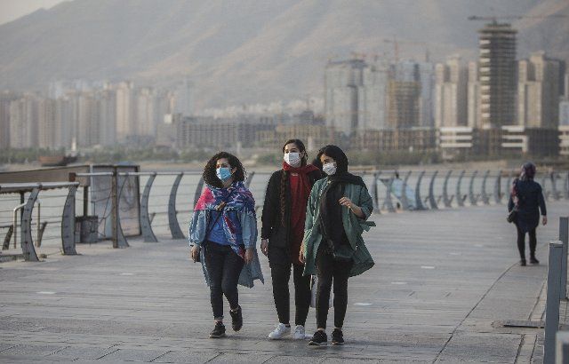 (200930) -- TEHRAN, Sept. 30, 2020 (Xinhua) -- People wearing face masks walk beside Chitgar Lake in Tehran, Iran, on Sept. 29, 2020. Iran announced on Wednesday 3,582 new COVID-19 cases, raising the total number of confirmed infections to 457,219. (Xinhua\/Ahmad Halabisaz