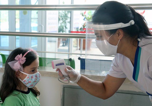 (200911) -- ANKARA, Sept. 11, 2020 (Xinhua) -- A student has her temperature checked in a kindergarten in Ankara, Turkey, Sept. 11, 2020. Turkey confirmed 1,512 new COVID-19 cases on Thursday, raising the total diagnosed patients to 286,455, the Turkish Health Ministry announced. (Photo by Mustafa Kaya\/Xinhua