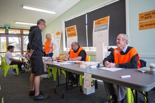 (201017) -- AUCKLAND, Oct. 17, 2020 (Xinhua) -- Local people wait to vote ballots at a voting station in Auckland, New Zealand on Oct. 17, 2020. Saturday is election day and the last chance to vote in the 2020 General Election and referendums, according to a statement of New Zealand\