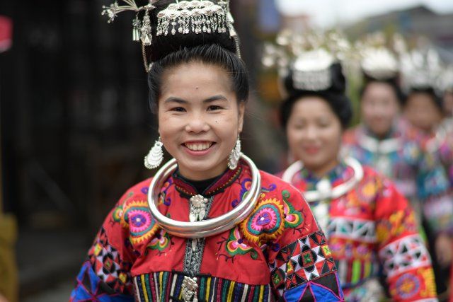 (201018) -- BEIJING, Oct. 18, 2020 (Xinhua) -- Villagers display traditional costumes at the Danzhai Wanda Town in Danzhai County, Qiangdongnan Miao and Dong Autonomous Prefecture, southwest China\