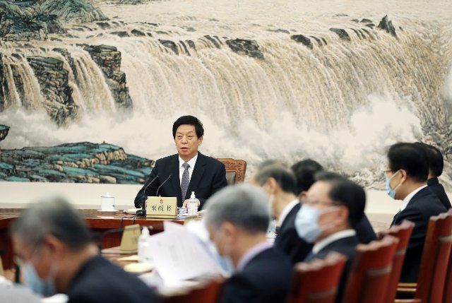 (201103) -- BEIJING, Nov. 3, 2020 (Xinhua) -- Li Zhanshu, chairman of the National People\