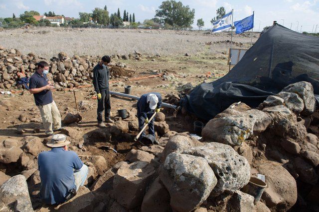 (201111) -- GOLAN HEIGHTS, Nov. 11, 2020 (Xinhua) -- Archaeologists work at a 3,000-year-old fortified building in the Israeli-annexed Golan Heights, on Nov. 11, 2020. Israeli archaeologists have discovered a 3,000-year-old fortified building, the Israel Antiquities Authority (IAA) said on Wednesday. The rare fort was uncovered during an archaeological excavation led by the IAA at a small hill in the Israeli-annexed Golan Heights. (Ayal Margolin\/JINI via Xinhua