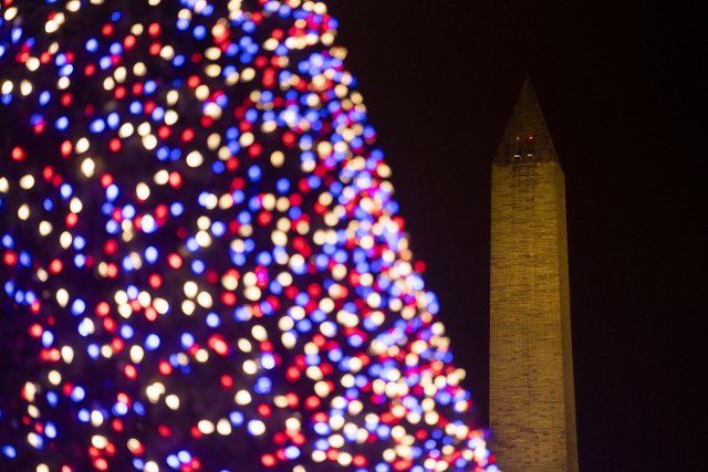 (201225) -- WASHINGTON, D.C., Dec. 25, 2020 (Xinhua) -- Photo taken on Dec. 24, 2020 shows the National Christmas Tree and the Washington Monument in the rain in Washington, D.C., the United States. (Xinhua\/Liu Jie