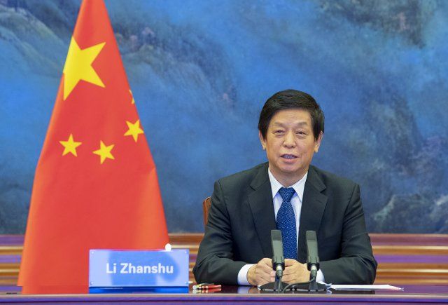 (201210) -- BEIJING, Dec. 10, 2020 (Xinhua) -- Li Zhanshu, chairman of the National People\