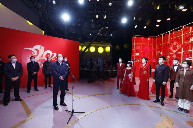 (210209) -- BEIJING, Feb. 9, 2021 (Xinhua) -- Huang Kunming, a member of the Political Bureau of the Communist Party of China (CPC) Central Committee and the head of the Publicity Department of the CPC Central Committee, inspects the rehearsal for the annual Spring Festival TV gala and extends his greetings to its staff, Feb. 9, 2021. (Xinhua\/Liu Bin