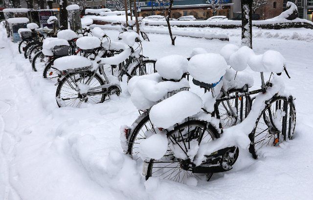 (210126) -- MUNICH (GERMANY), Jan. 26, 2021 (Xinhua) -- Snow-covered bicycles are seen in Munich, Germany, on Jan. 26, 2021. (Photo by Philippe Ruiz\/Xinhua