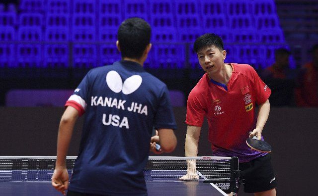(210410) -- BEIJING, April 10, 2021 (Xinhua) -- Ma Long (R) of China and Kanak Jha of the United States communicate with each other during a joint practice session at the 2019 ITTF World Table Tennis Championships in Budapest, capital of Hungary, April 19, 2019. (Xinhua\/Tao Xiyi