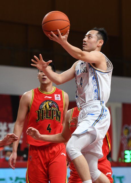 (210412) -- ZHUJI, April 12, 2021 (Xinhua) -- Shi Hongfei (R) of Jiangsu Dragons competes during the 56th round match between Jilin Northeast Tigers and Jiangsu Dragons at the 2020-2021 season of the Chinese Basketball Association (CBA) league in Zhuji, east China\