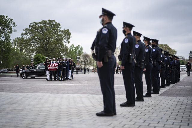 (210414) -- WASHINGTON, April 14, 2021 (Xinhua) -- A casket containing the remains of the slain U.S. Capitol Police officer William Evans arrives at the Capitol in Washington, D.C., April 13, 2021. William "Billy" Evans, the 18-year Capitol Police officer killed while in the line of duty when a car rammed into him and another officer, lay in honor in the Capitol Rotunda on Tuesday. (Jabin Botsford\/Pool via Xinhua