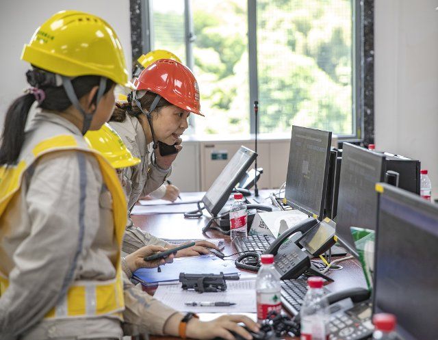 (210430) -- CHONGQING, April 30, 2021 (Xinhua) -- Staff members work at the 500-KV Jinshan electricity substation in southwest China\